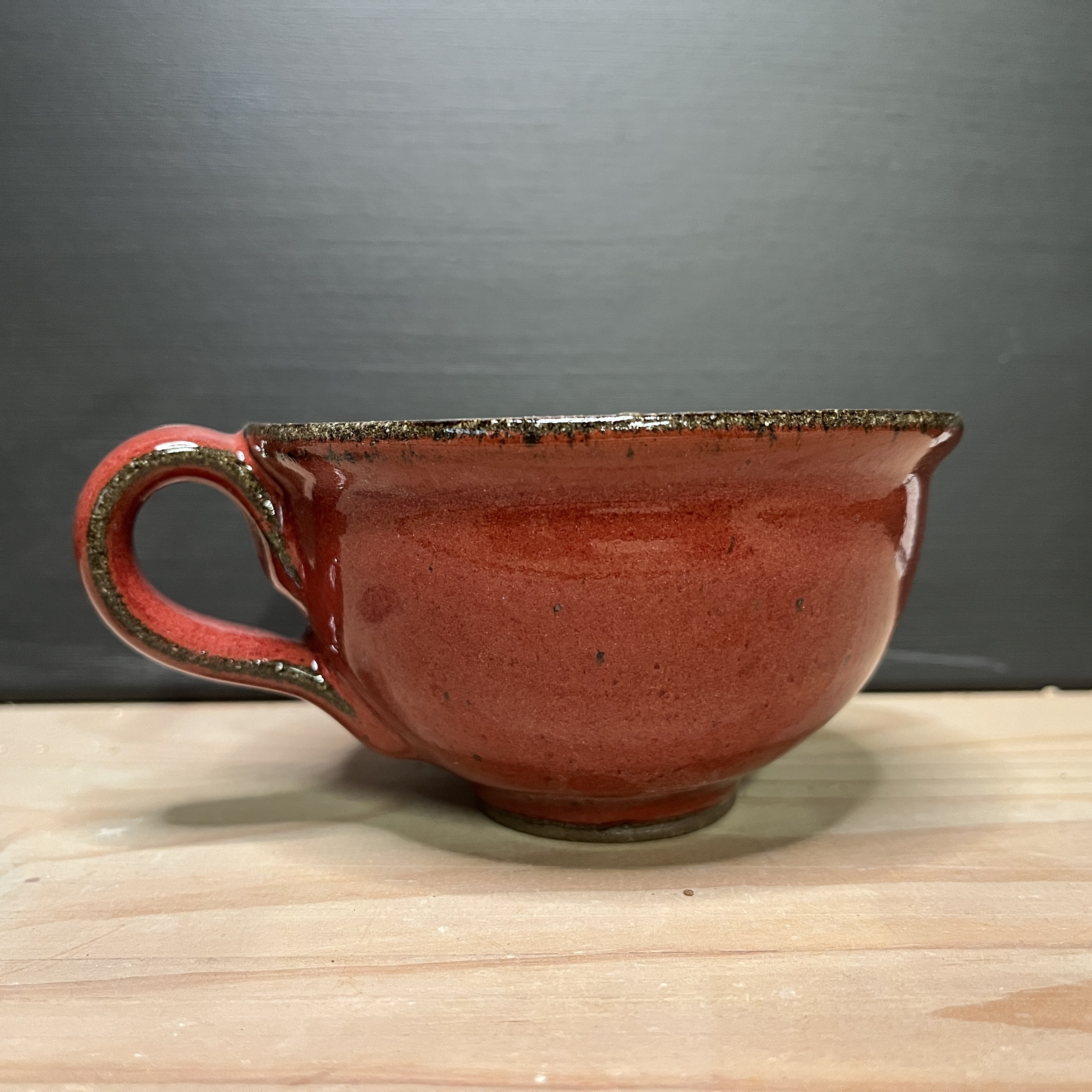 entonnoir à confiture rouge
