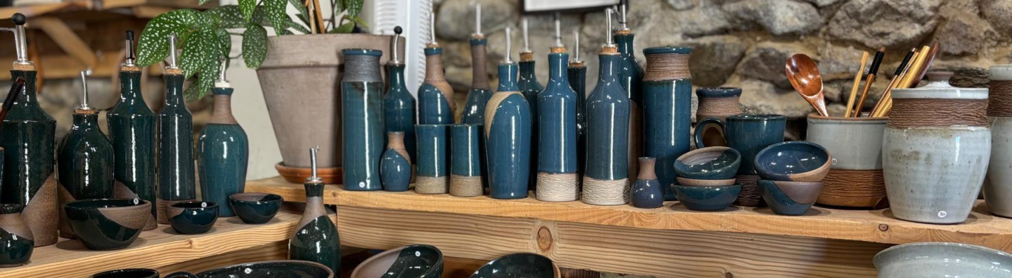 La Grange Poterie Grès utilitaire tourné, émaillé et cuit à Mosset