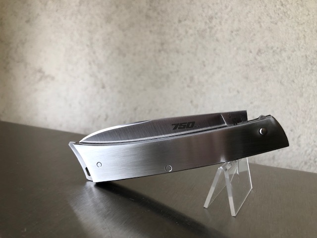 750-inox-brossé-fermé-support