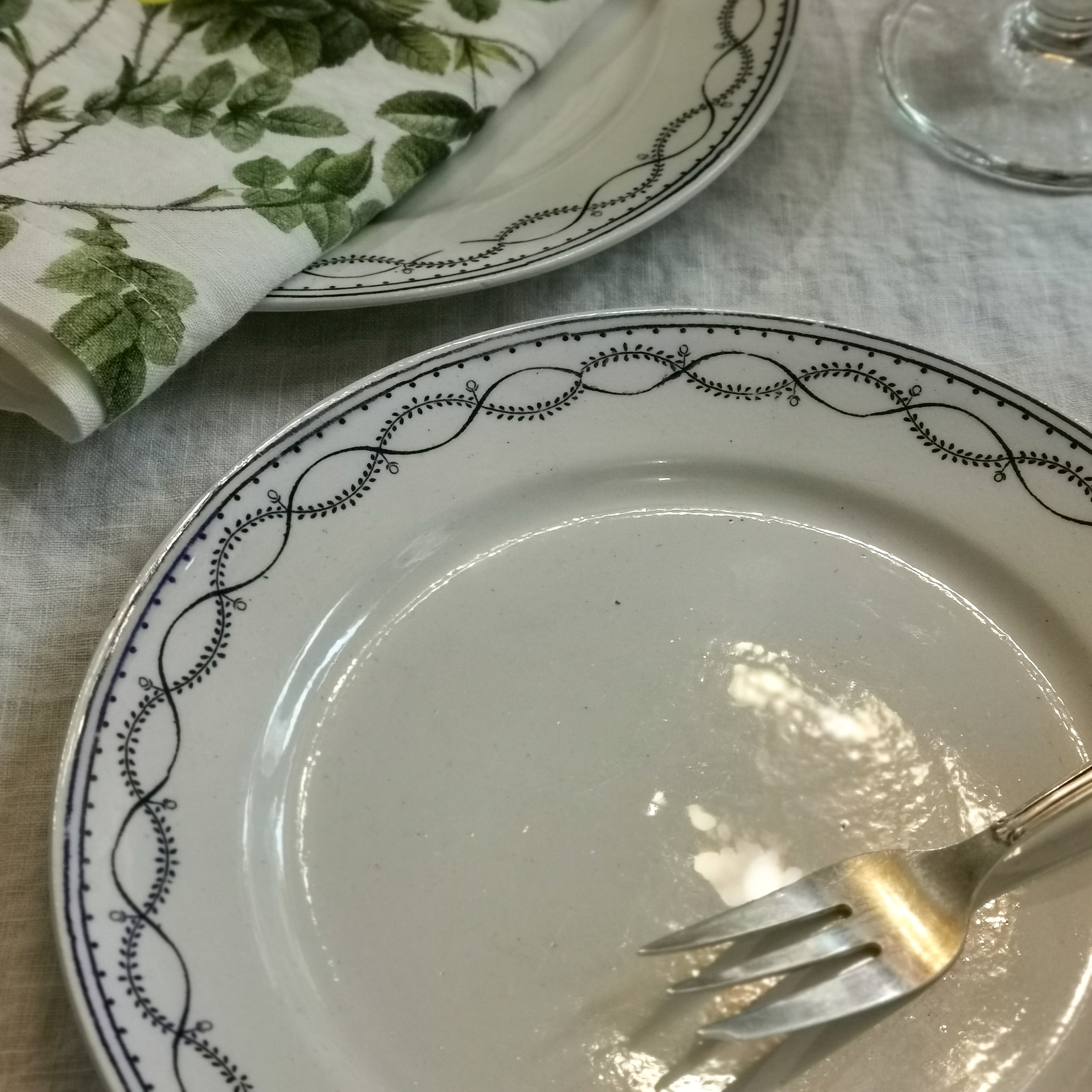 MR87-Assiettes-dessert-boch-la-louviere-faïence belge2