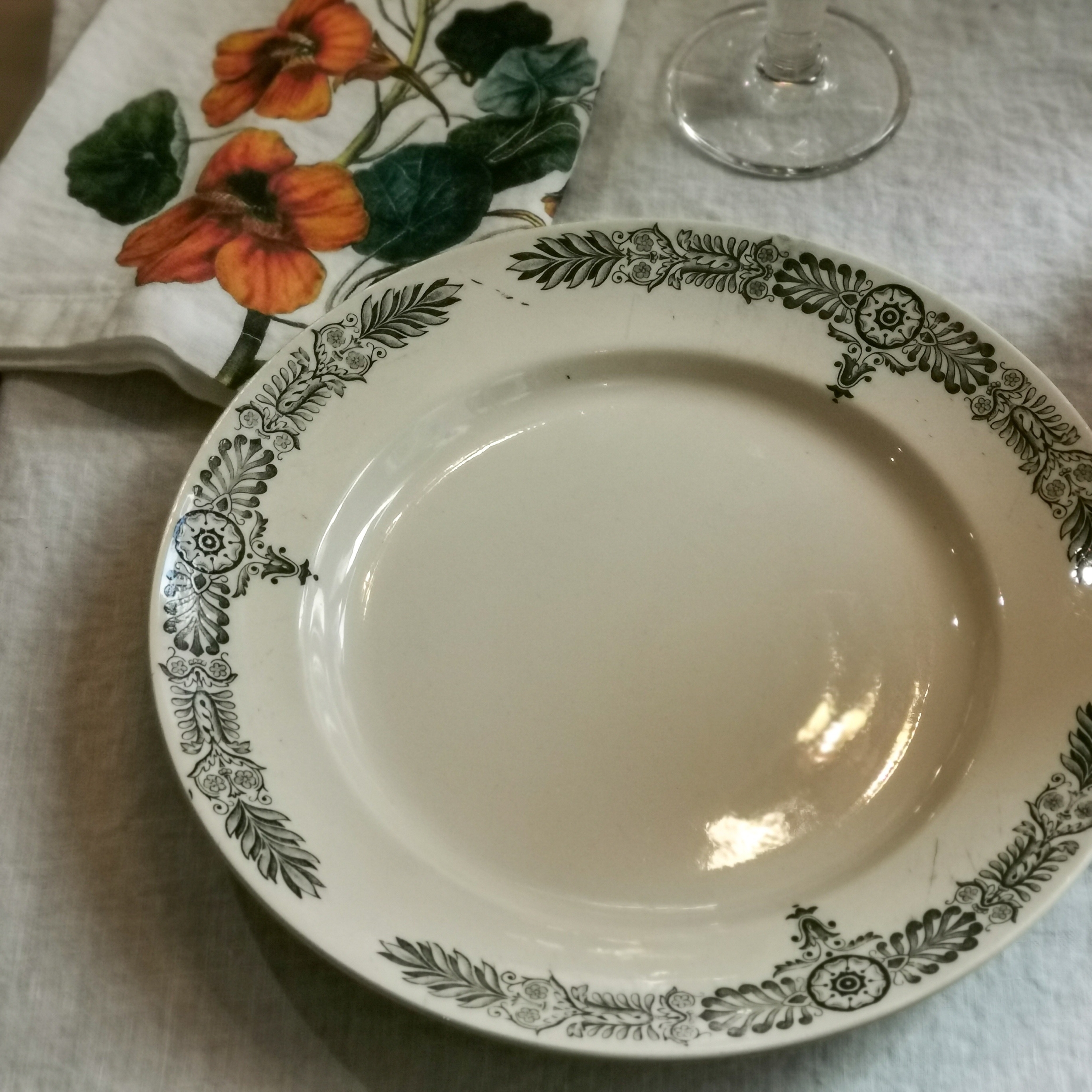 MR189-Assiettes-plates-longchamp-terre-de-fer-yvonne1