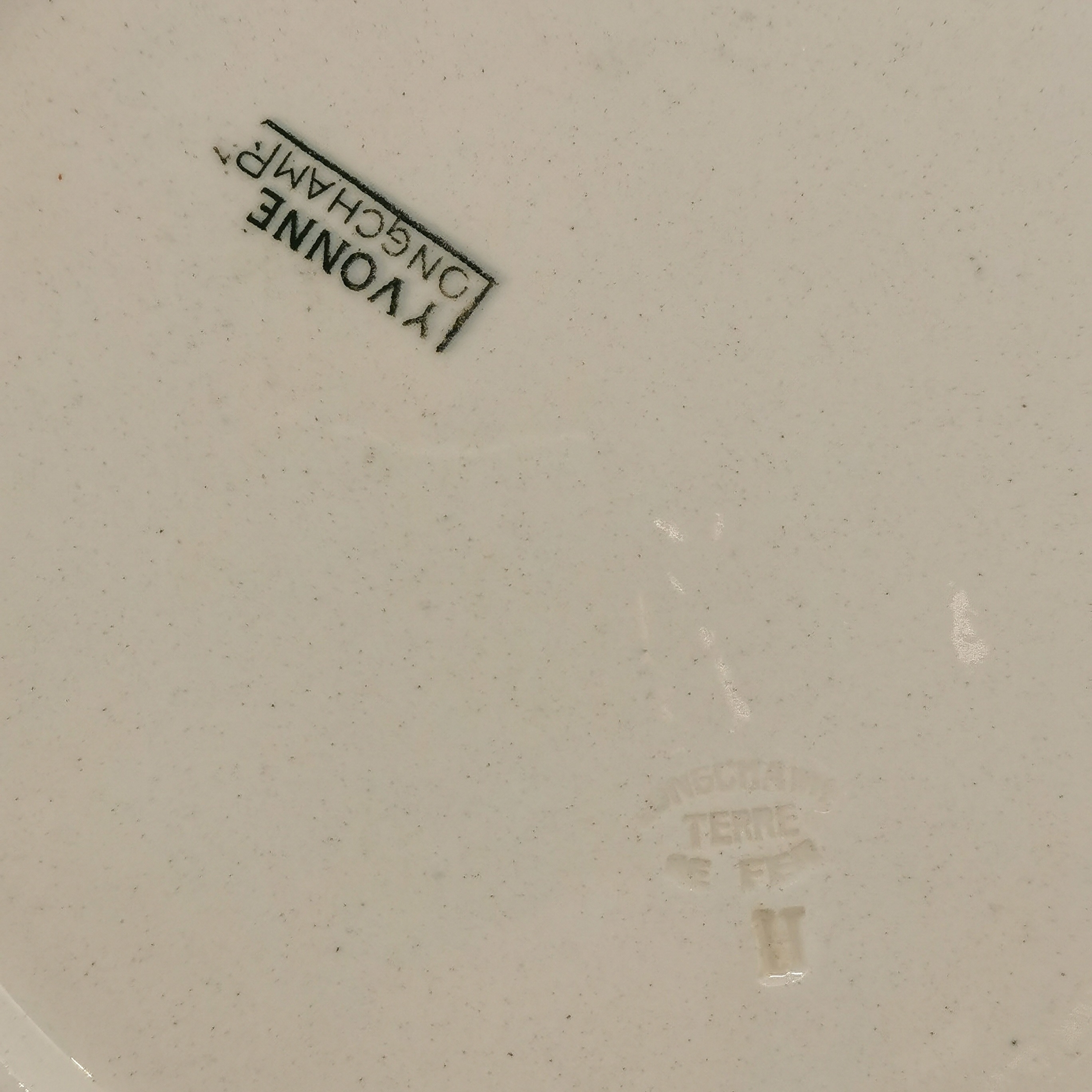 MR189-Assiettes-plates-longchamp-terre-de-fer-yvonne