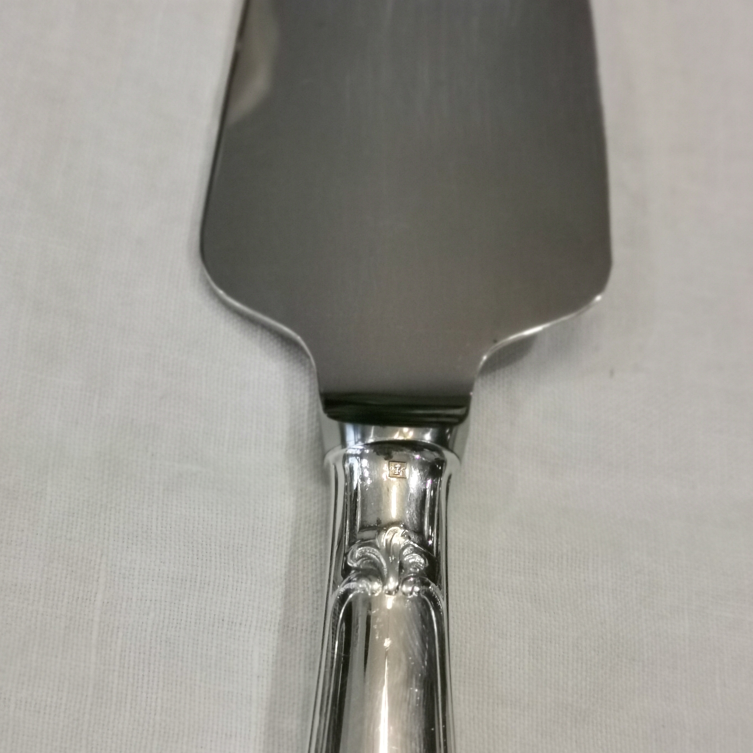 MR227-pelle-tarte-christofle-modèle-pompadour3
