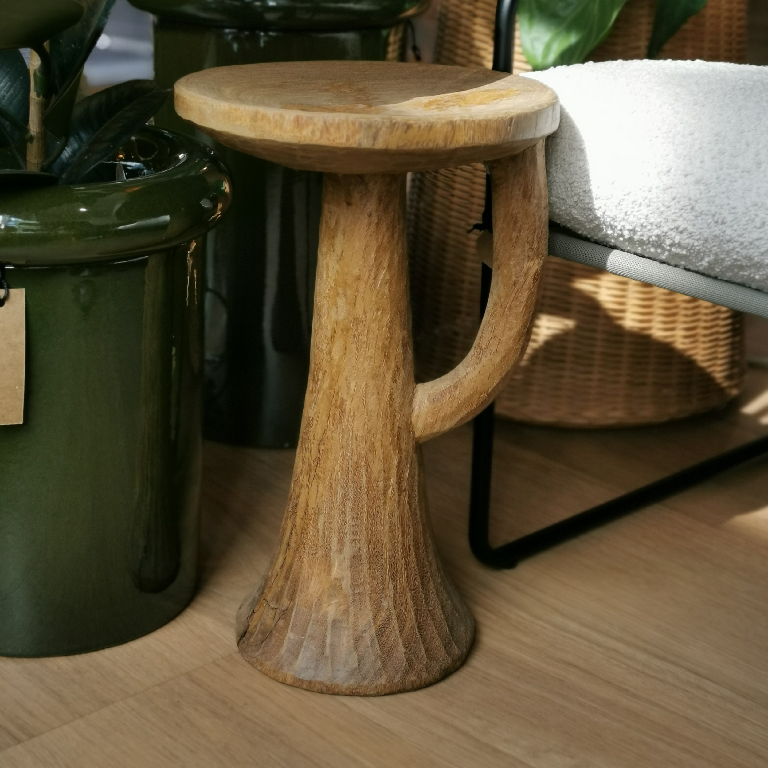 MR243-tabouret-ethnique-bois-massif-african-anse2