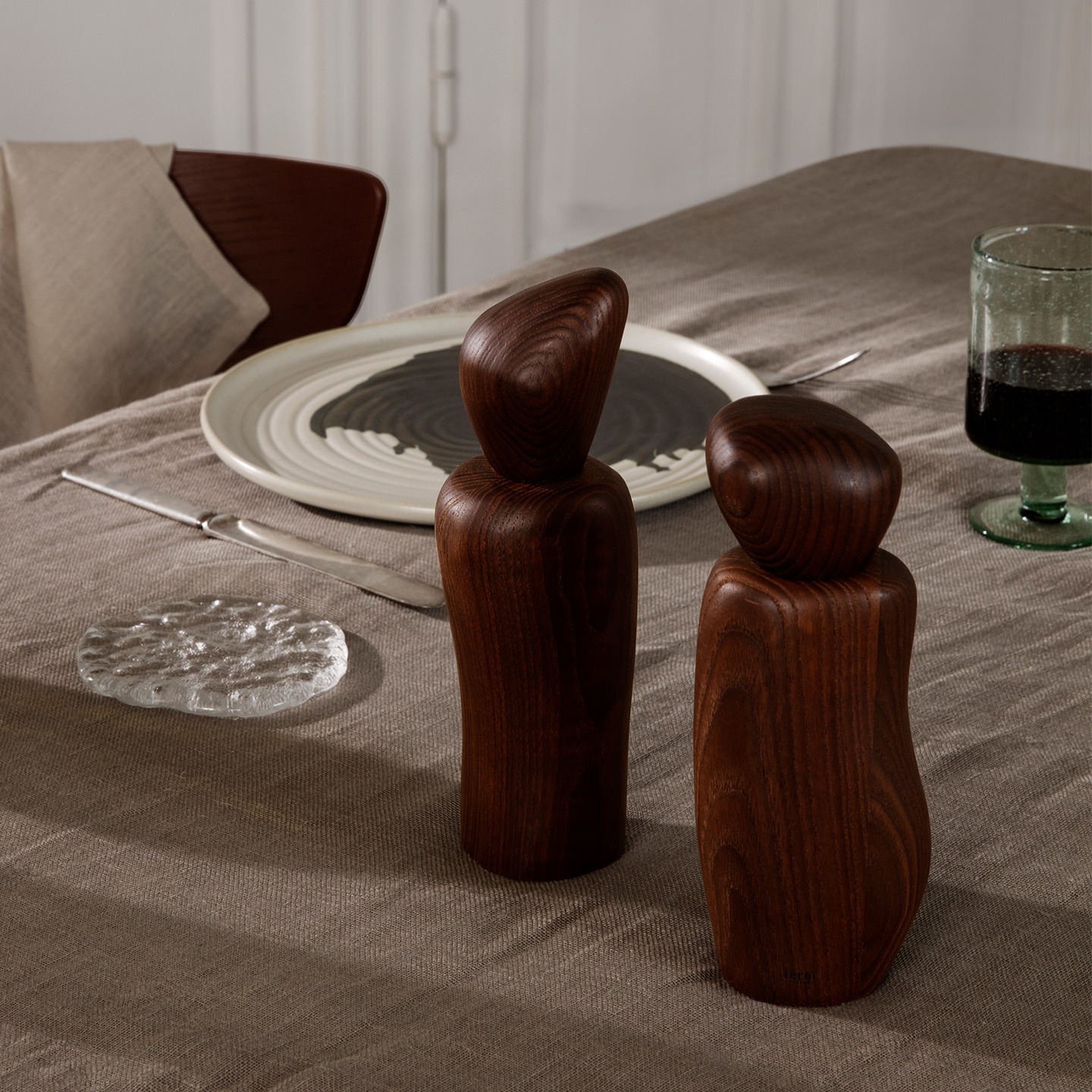 Pebble-grinder-dark-brown-ferm-living4
