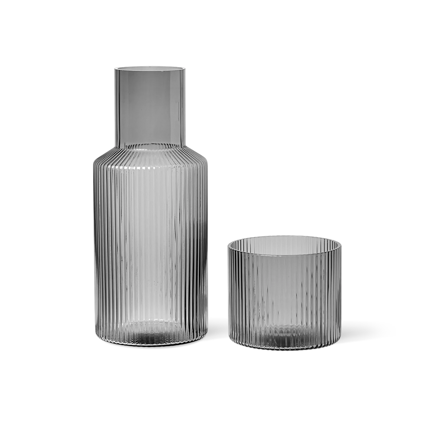 ensemble-carafe-verre-ripple-small-gris-fume-ferm-living