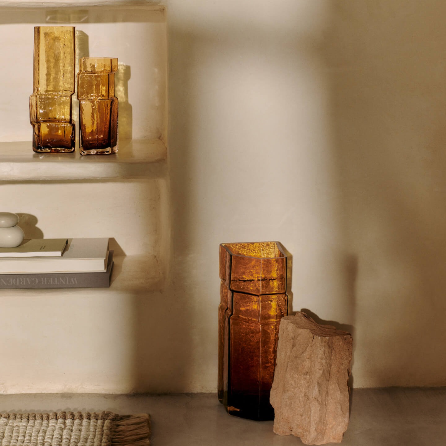 vase-muro-ambre-verre-recycle-h30-ferm-living2