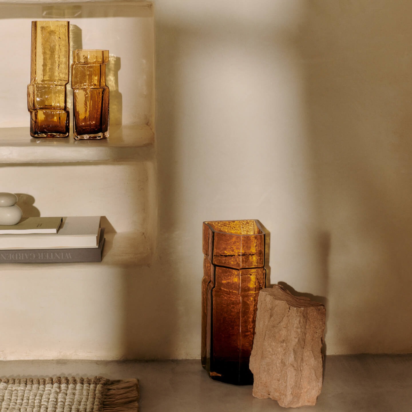 vase-muro-ambre-verre-recycle-h23-ferm-living2