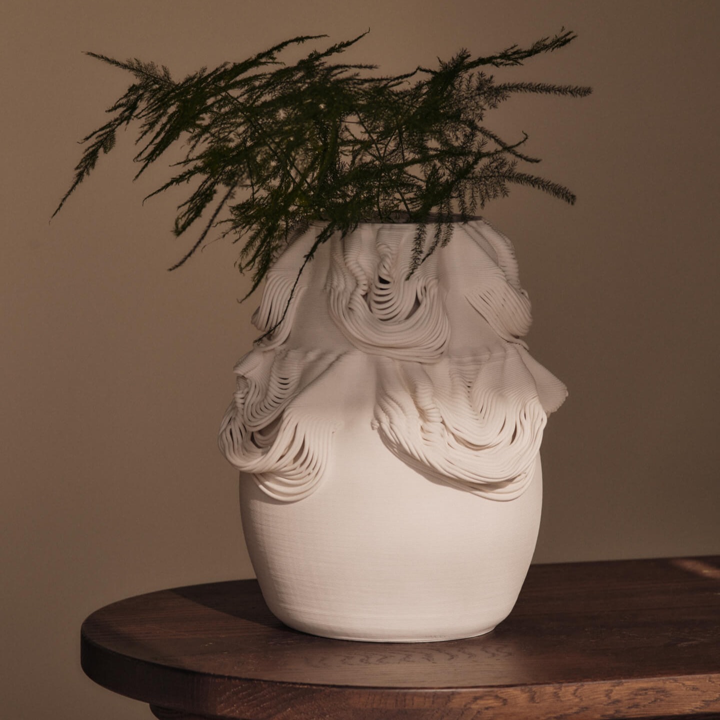 Vase-drisca-grès-blanc-cassé-ferm-living3
