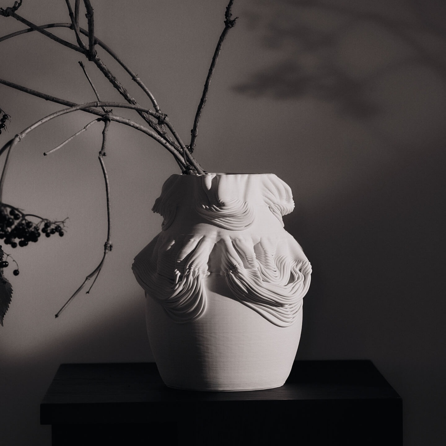 Vase-drisca-grès-blanc-cassé-ferm-living1