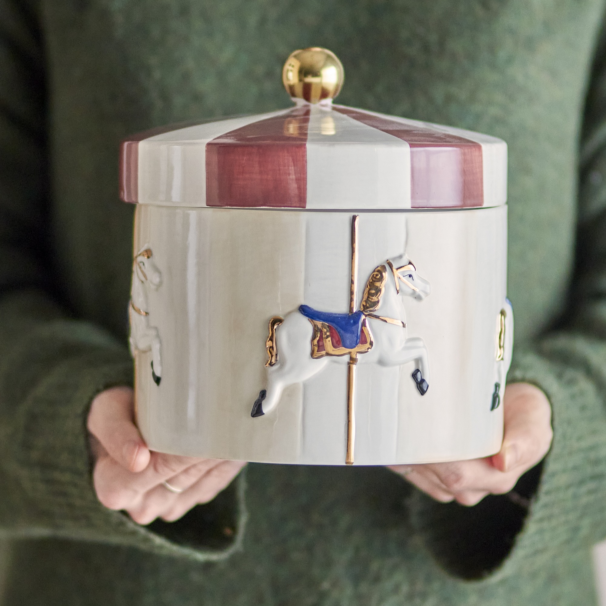 merry-go-round-pot-avec-couvercle-motif-carrousel-bloomingville3