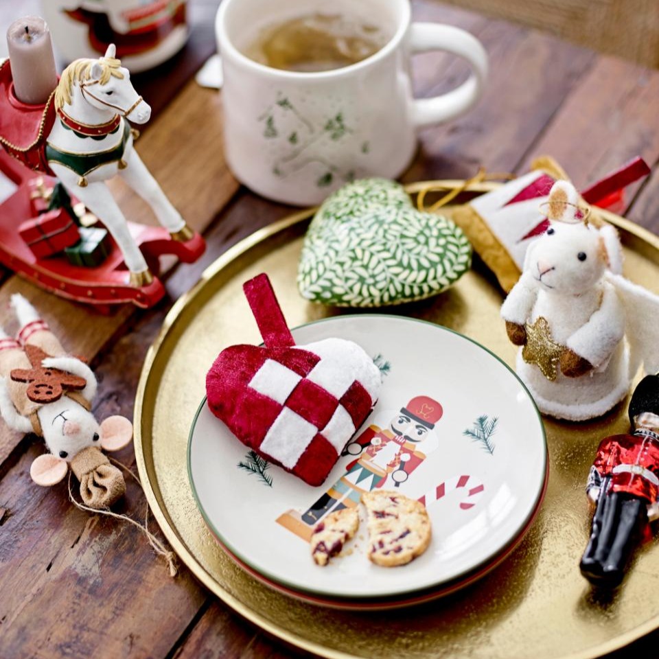 assiette-dessert-joly-bloomingville-gres-noel-casse-noisette-set-de-2.1