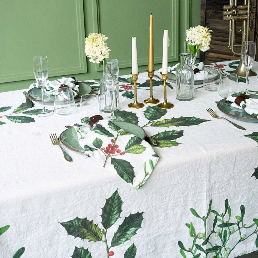 4006S-HMW-Linoroom-Tablecloth-Holly-and-Misletoe-Vertical-LR1