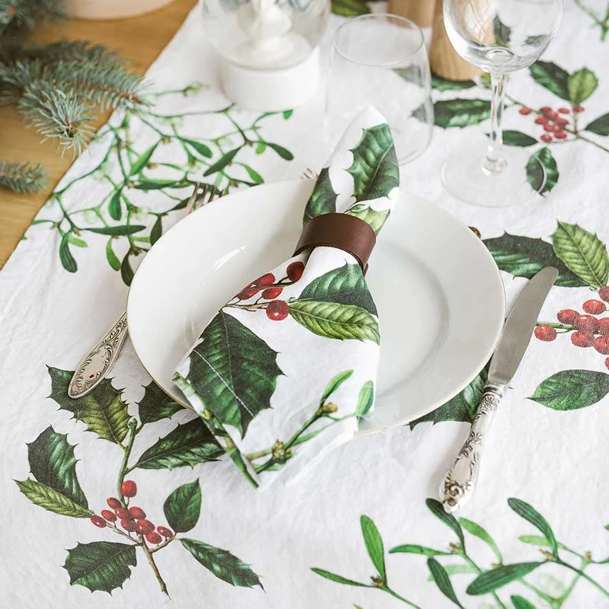 3002SU-HMW-Linoroom-Napkins-Holly-and-Misletoe-Vertical-LR4
