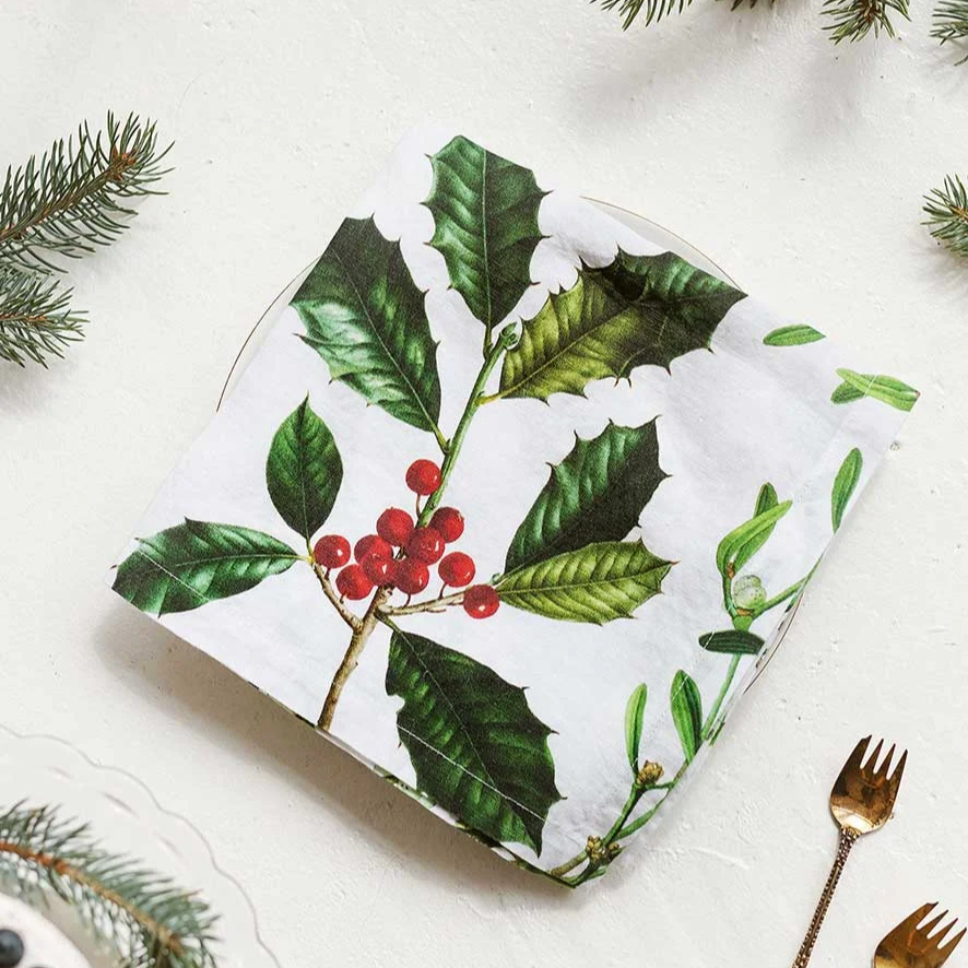 3002SU-HMW-Linoroom-Napkins-Holly-and-Misletoe-Vertical-LR7