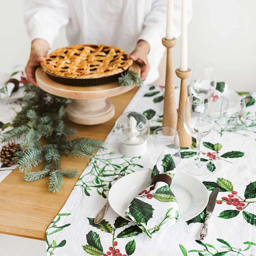 3002SU-HMW-Linoroom-Napkins-Holly-and-Misletoe-Vertical-LR5