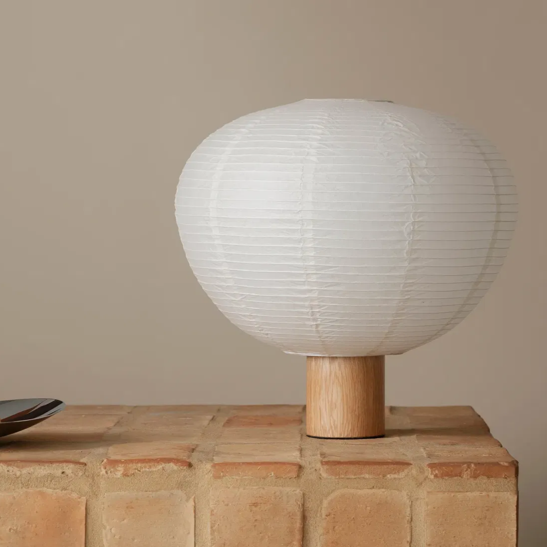 68000-lampe-papier-riz-kami-oak-chêne-medium-blomus-3