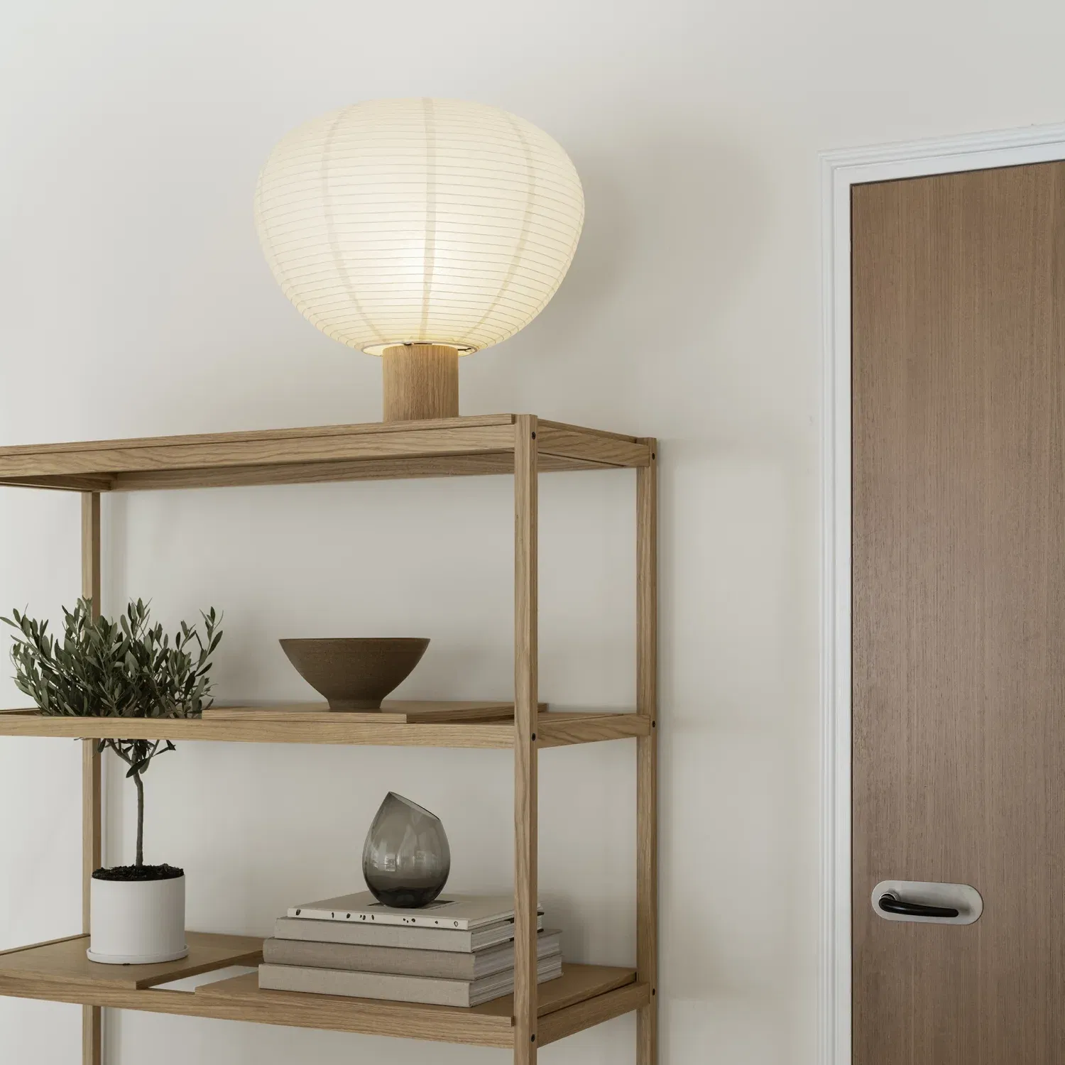 68000-lampe-papier-riz-oak-chene-medium-blomus-6