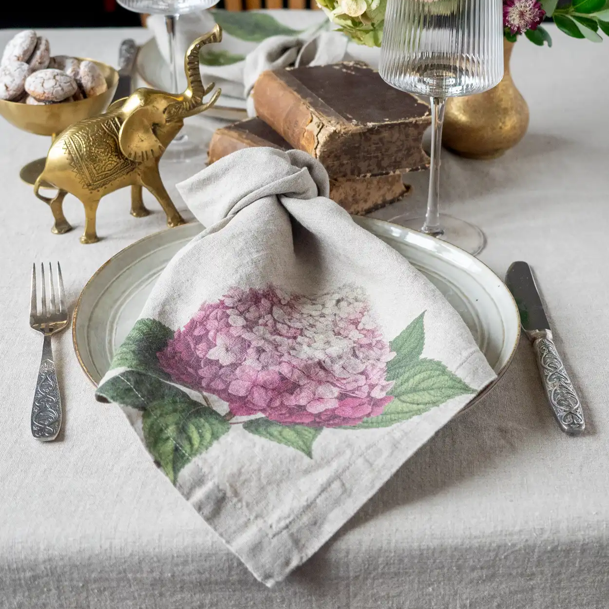 3002SU-HNP6-napkins-linen-6-serviettes-de-table-lin-hydrangeas-linoroom-3