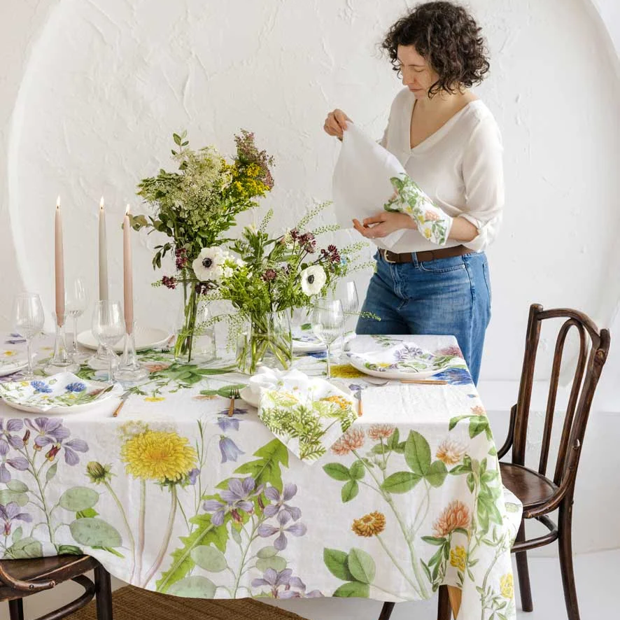 4006S-FW-tablecloth-linen-field-flowers-white-nappe-lin-fleurs-des-champs-linoroom