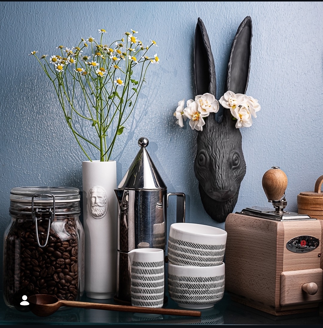 HERR-KOWALSKI-lievre-porcelaine-noire-vase-mural-pâques-1