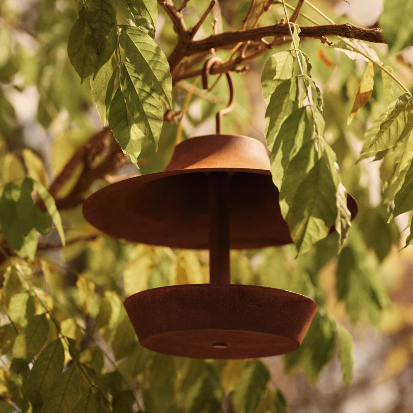 1104273184-mangeoir-oiseau-corten-rouille-ferm-living-1