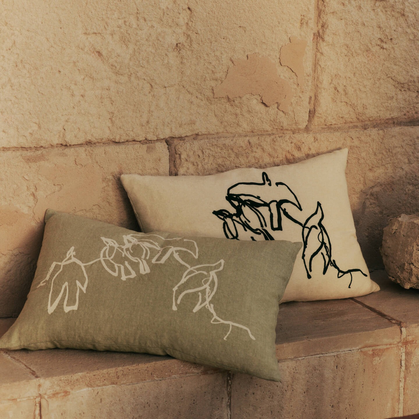 1104270896-coussin-vuelo-naturel-ferm-living-2