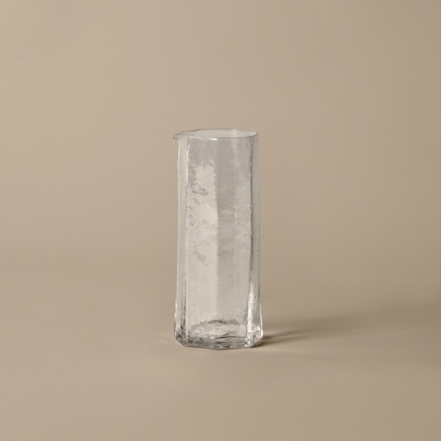 1104272988-carafe-kiru-verre-recyclé-ferm-living-5