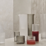 carafe-eau-gris-fumé-ripple-water-jug-smoked-grey-ferm-living1