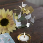 AN132G-tealight-spinner-garden-geese-pluto-design-bougeoir-tournant-oies-jardin