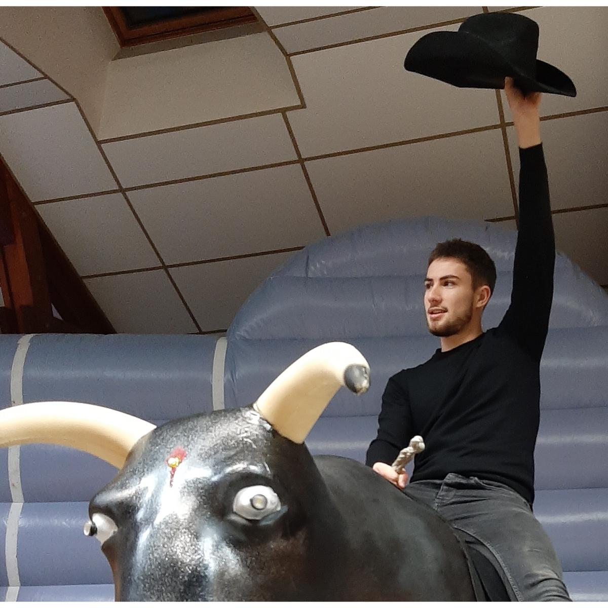 RODEO-BULL-GONFLABLE-zoom