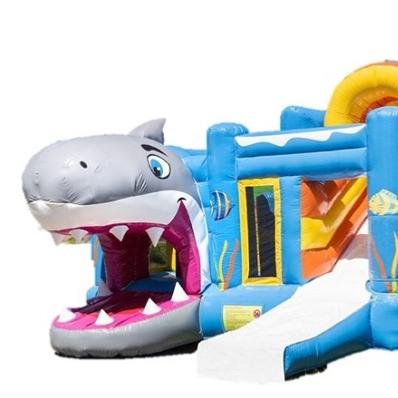 REQUIN OBSTACLE GONFLABLE