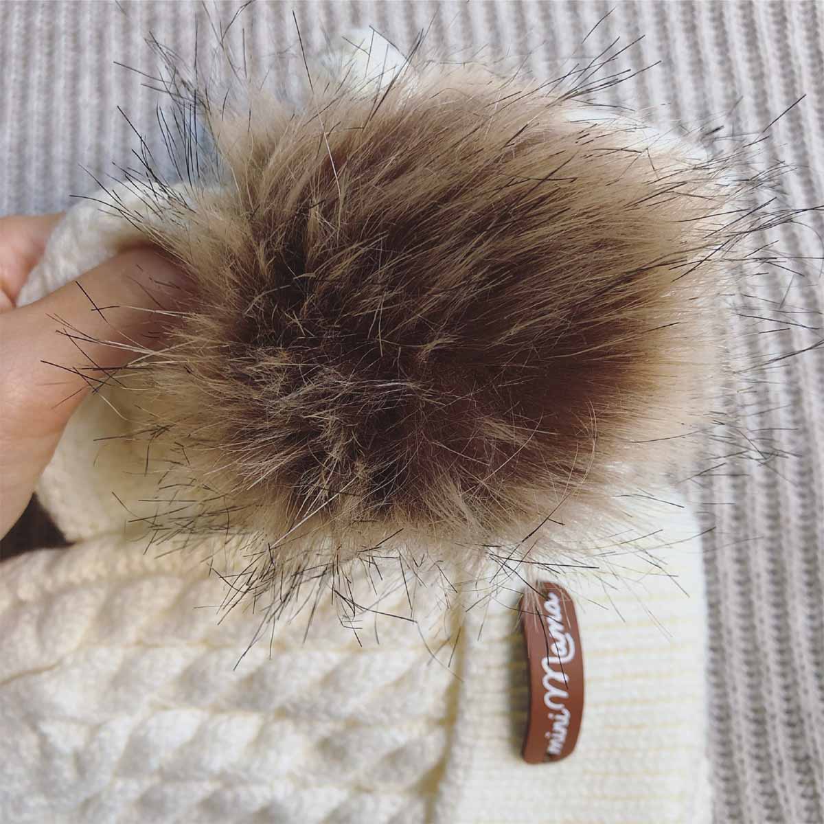 pompon doux fausse fourrure maison little