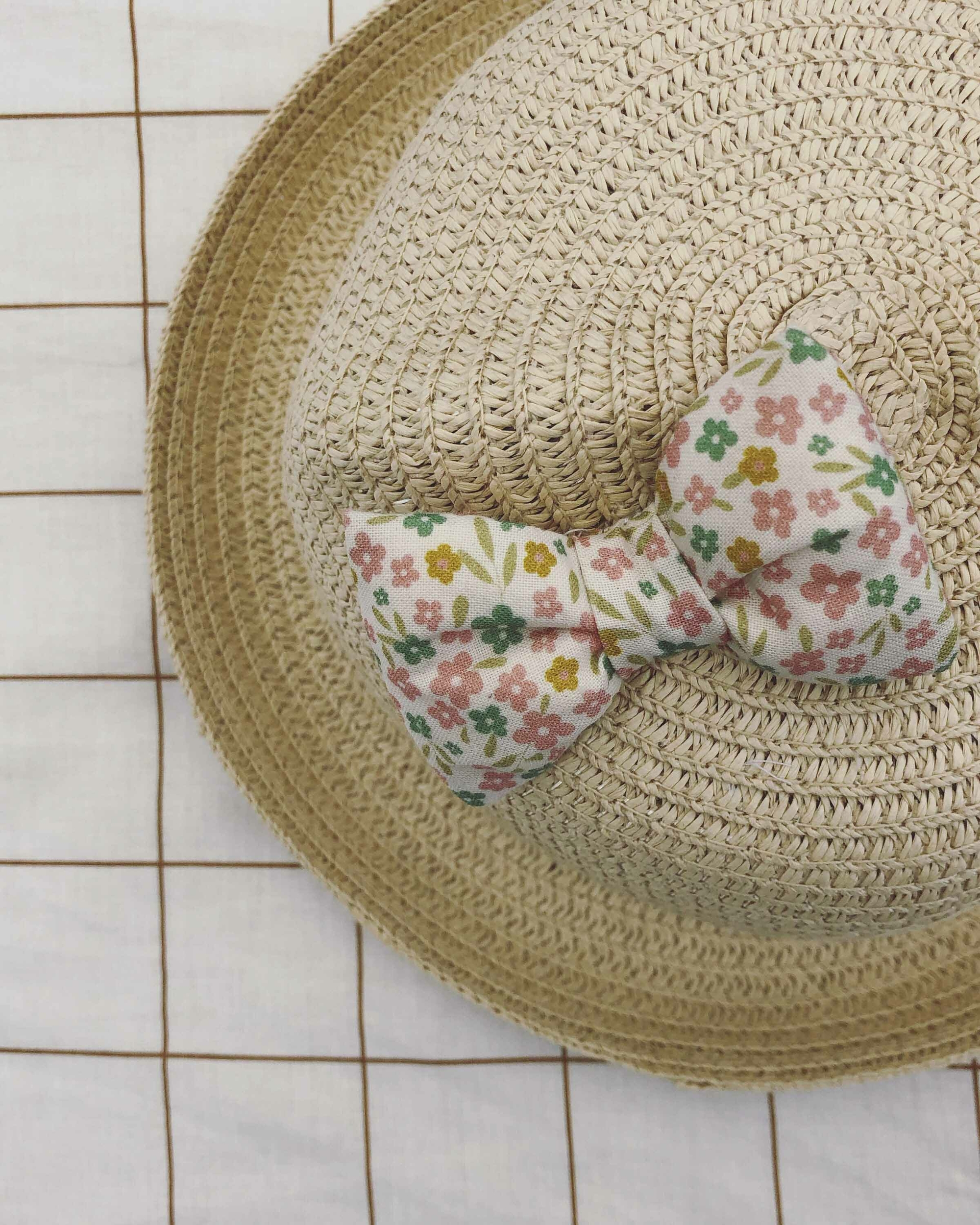 joli chapeau rond fille pour la plage