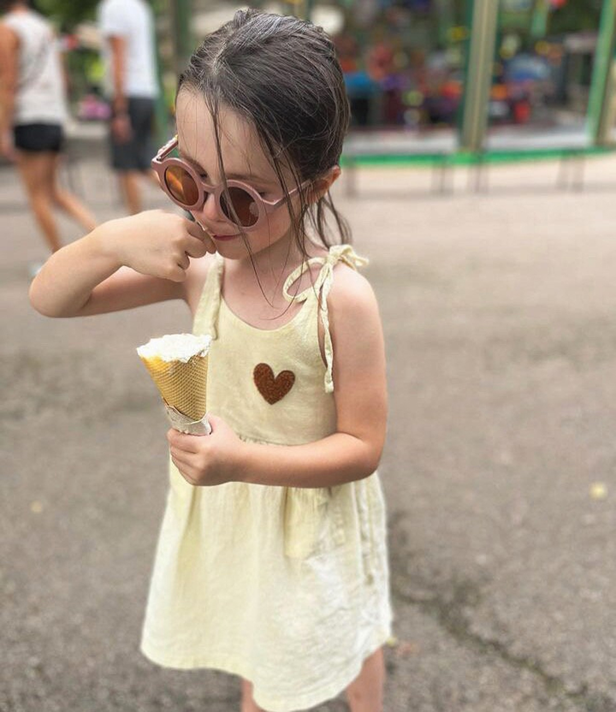 robe fille de plage écrue avec coeur en tissu mouton
