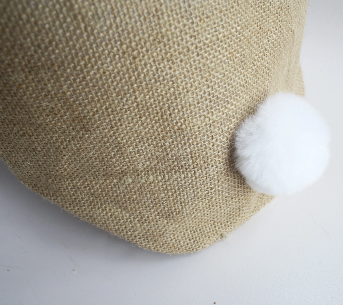 panier seau en toile avec pompon queue de lapin