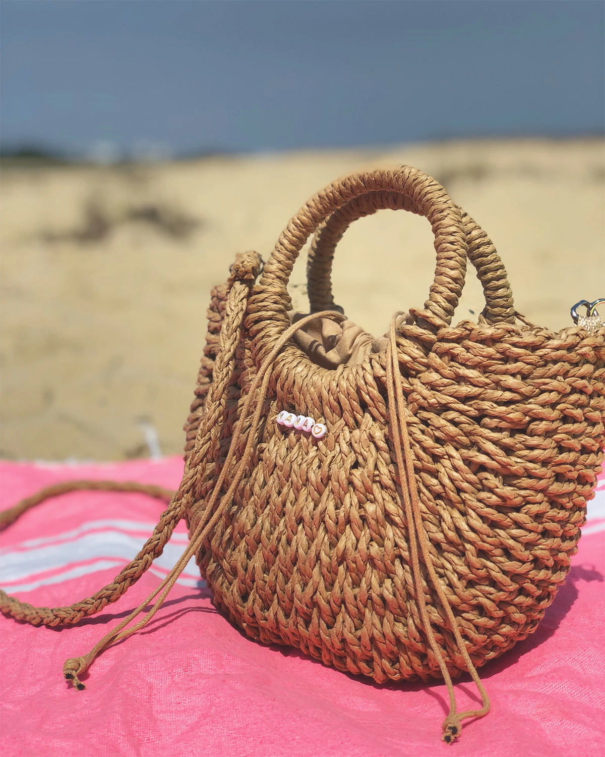 joli panier de plage en rotin bandoulière amovible