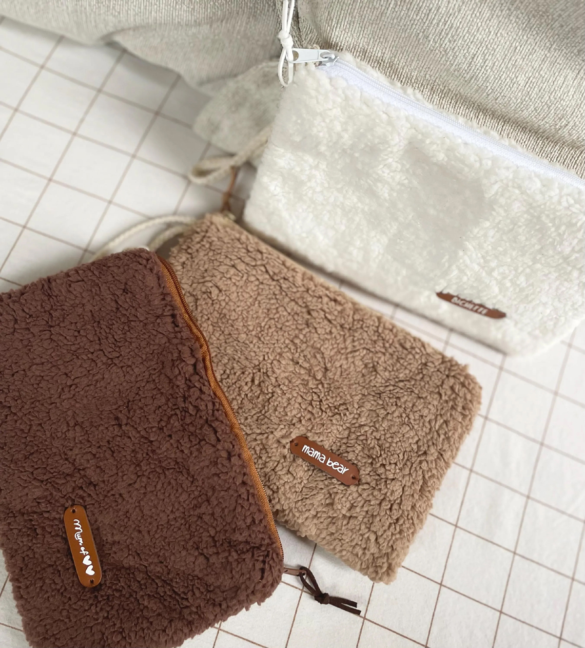 trousse en tissu mouton beige marron et blanc