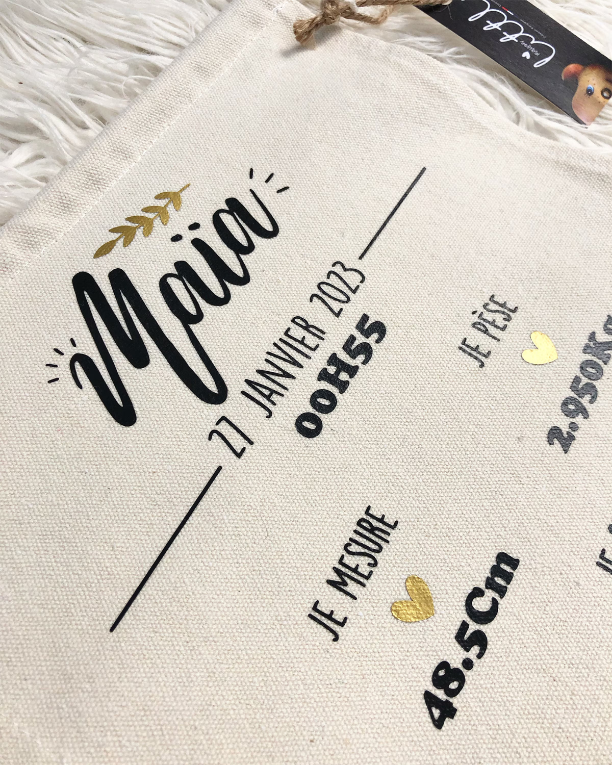 fanion déco en toile écrue avec date de naissance et détails dorés