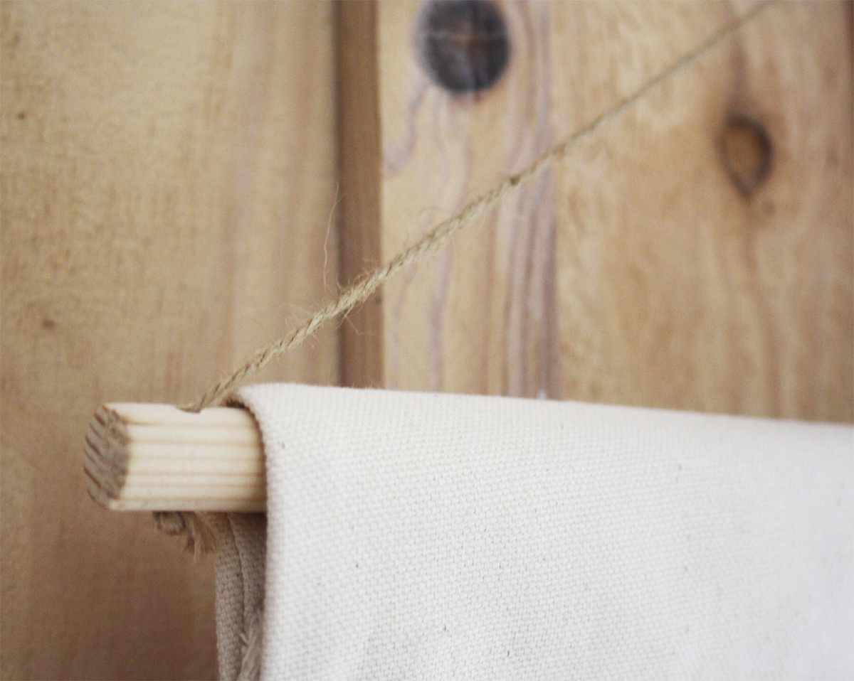 suspension bois et fil de jute calendrier Maison LITTLE