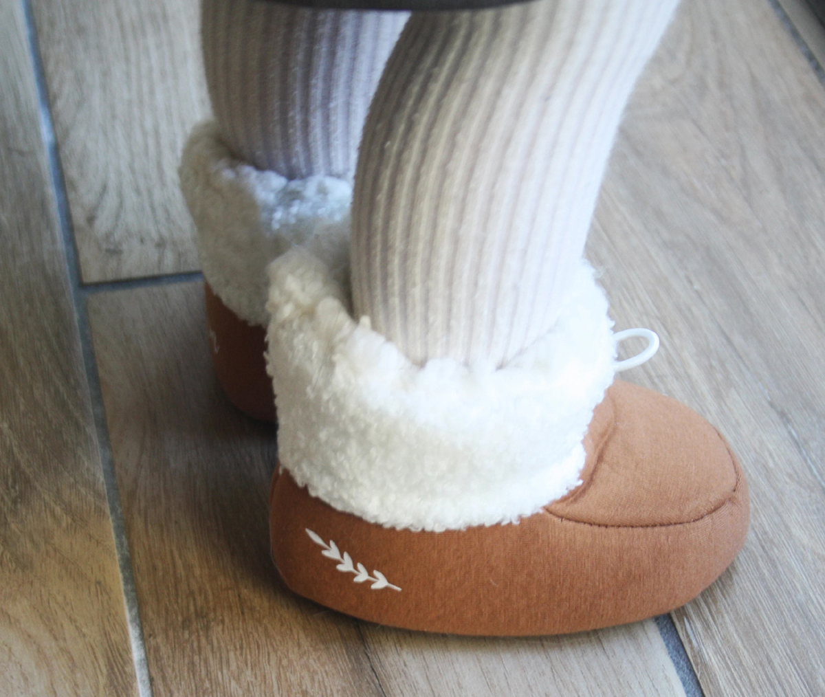 chaussons hiver motif feuillage prénom