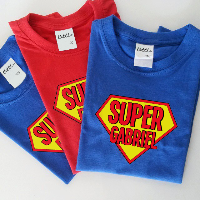 shirt-deguisement-hero-bleu-rouge-logo-prenom