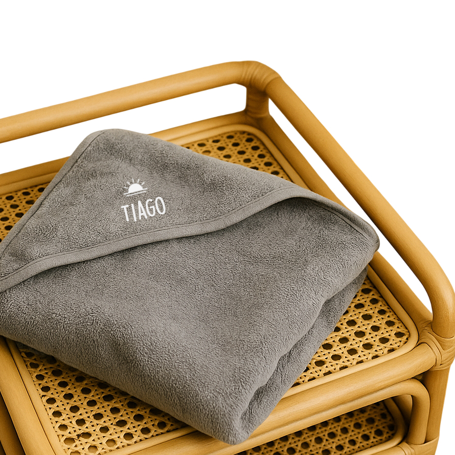 serviette-capuche-grise-personnalisee-tiago-coucher-solei-blancl