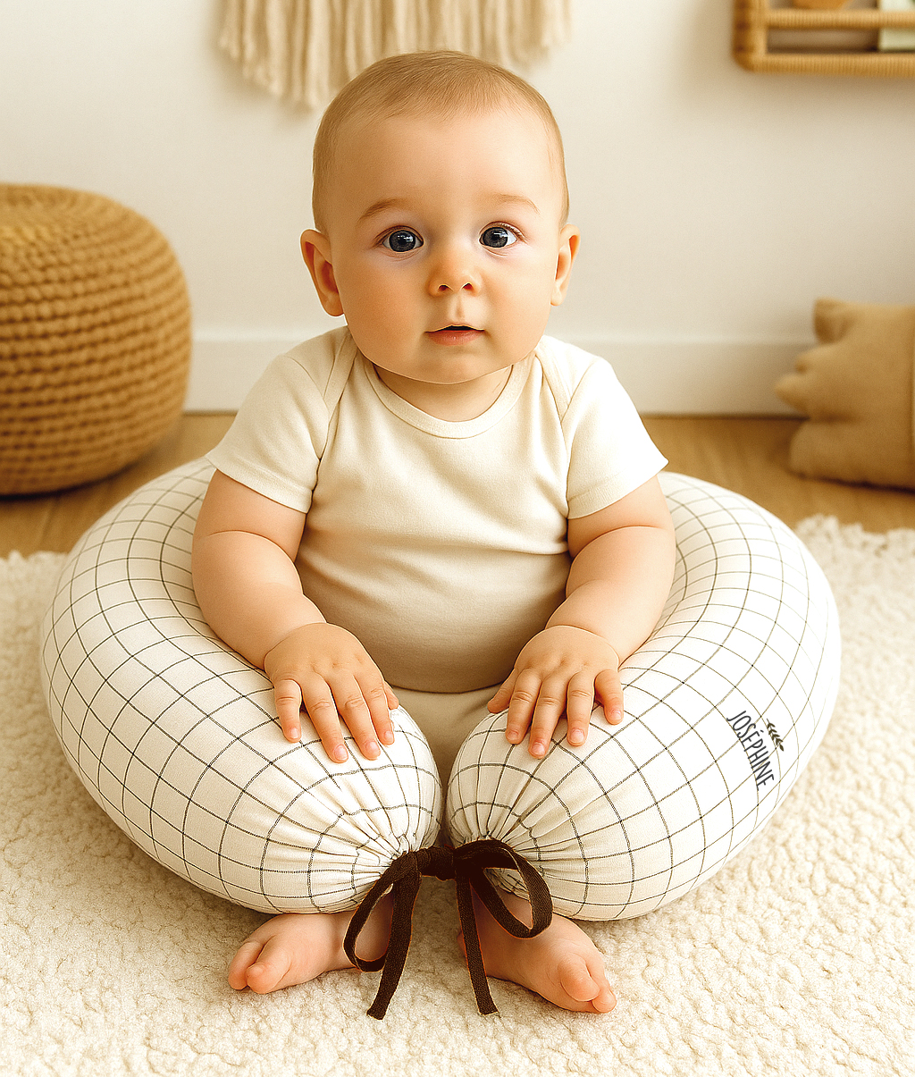 coussin-tient-assis-carreaux-noir-blanc-enfant-grossesse