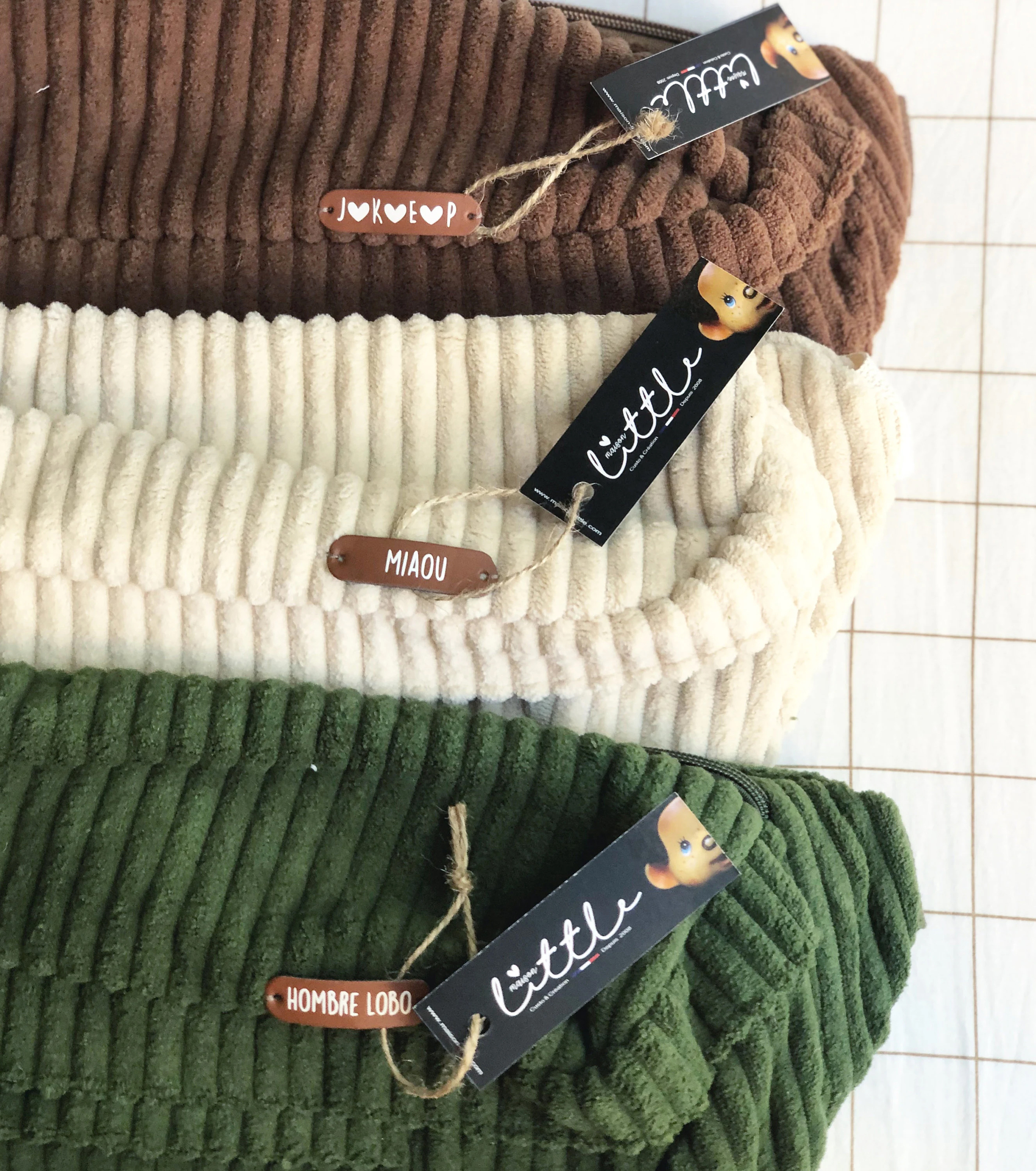 3 bananes en velours personnalisables marron, kaki, crème