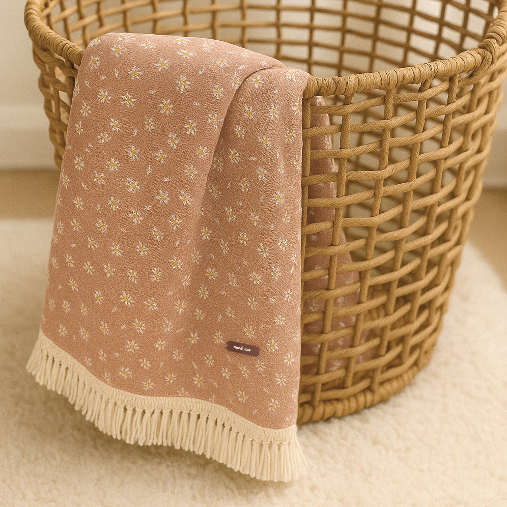 lange-de-plage-rose-fleuri-franges-prenom-personnalise-prenom