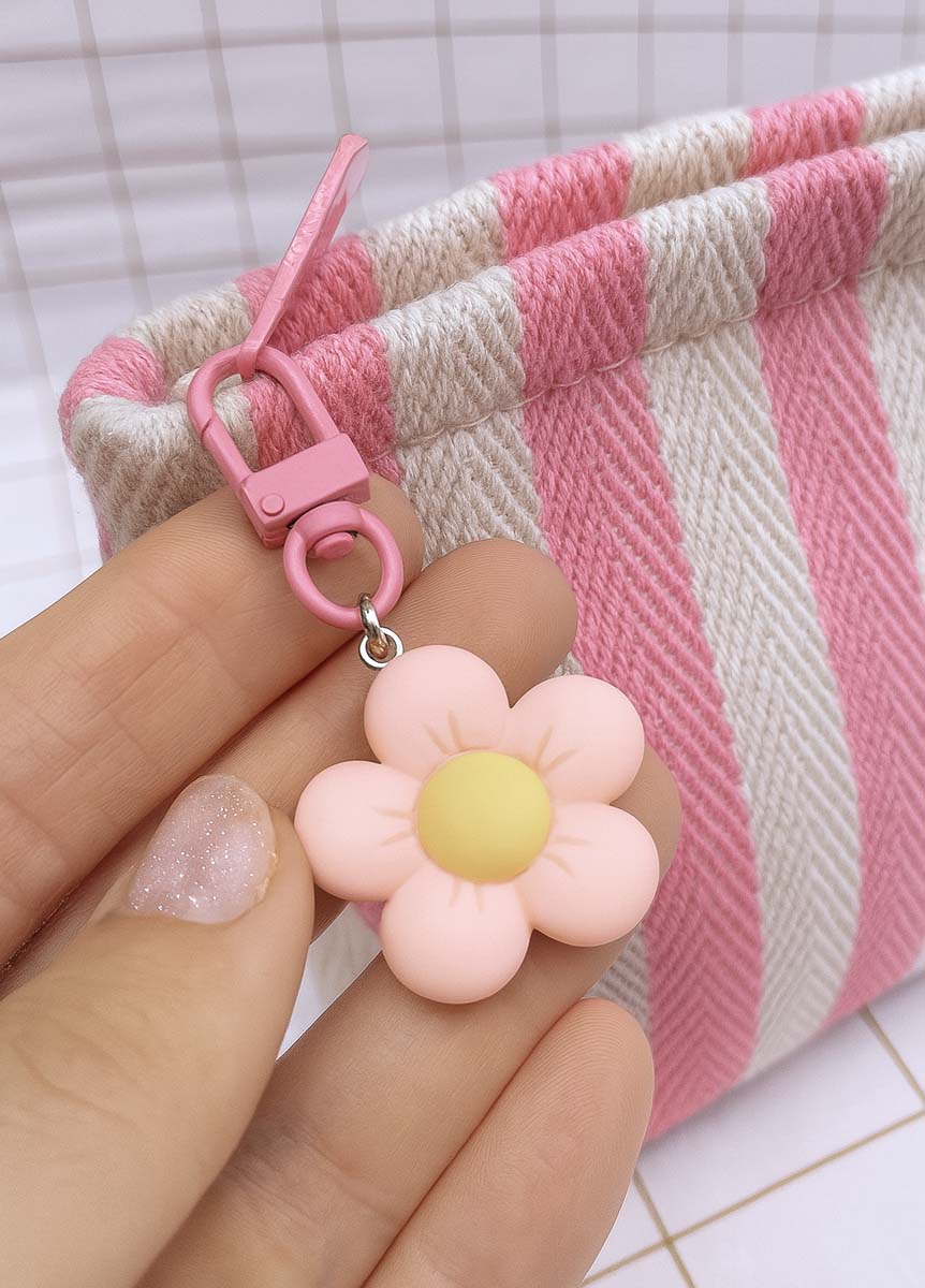 charm-fleur-rose-jaune-trousse-rayee-maison-little