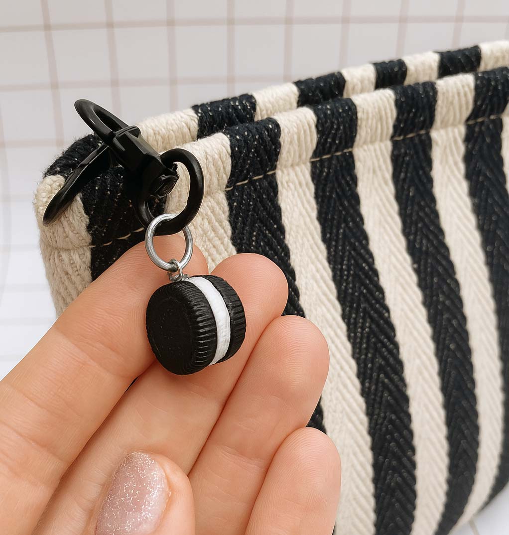 charm-biscuit-noir-blanc-trousse-maison-little