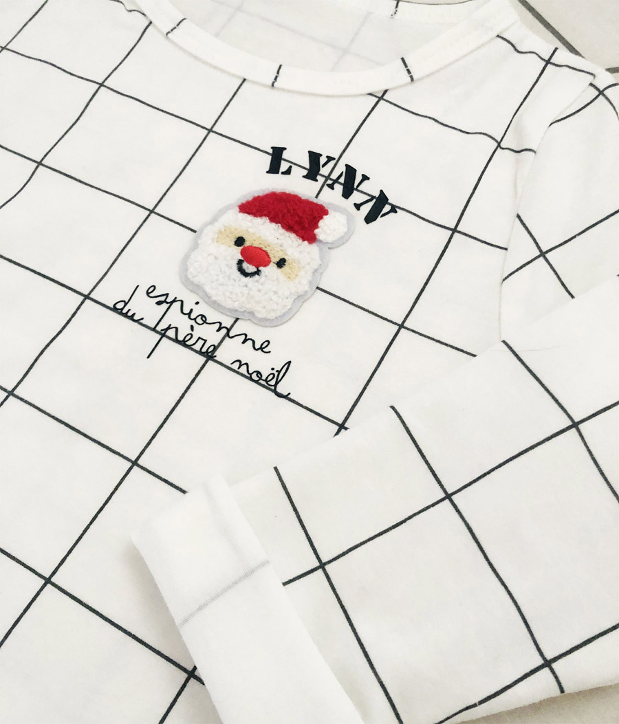 haut-pyjama-blanc-carreaux-espion-du-pere-noel