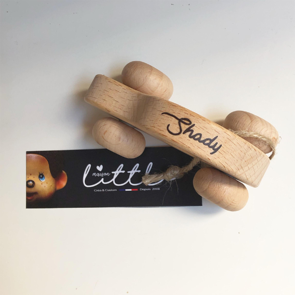 voiture-bois-bebe-personnalise-cadeau-naissance